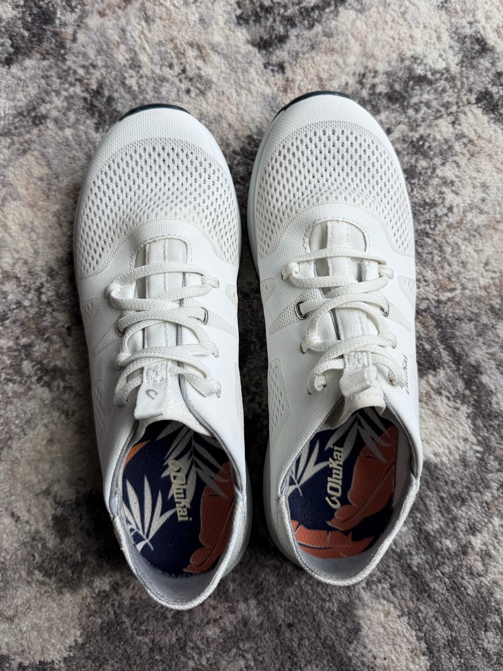 OluKai Huia women's sneakers in white size 7.5